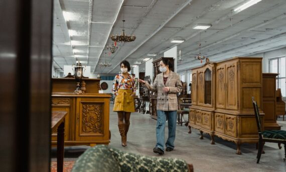 ‎"Europe Furniture Markets"