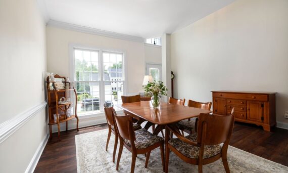 havalance dining table