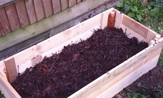 how to fill raised garden beds